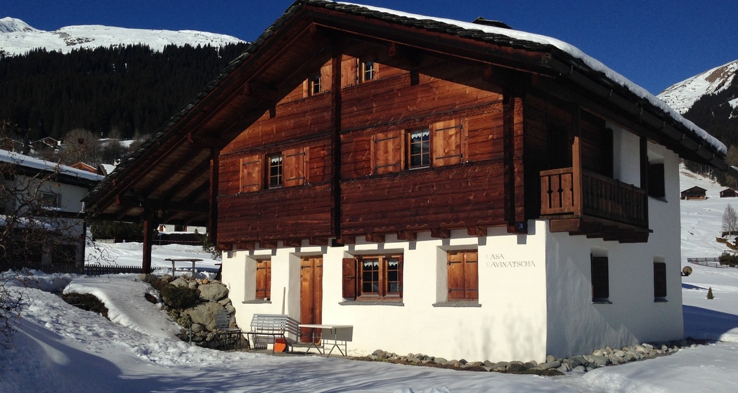 Casa Ravinatscha, Brigels, Aussenansicht, Winter