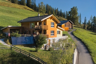Ferienhaus Mittligada - Ansicht Sommer