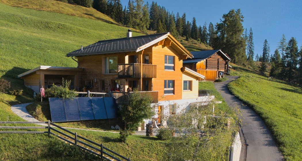 Ferienhaus Mittligada - Ansicht Sommer