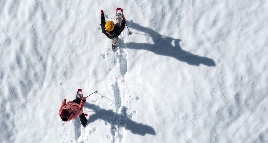 Sonnenaufgangsschneeschuhtour Peaks Place Laax - Curnius (oua_623237535_image)