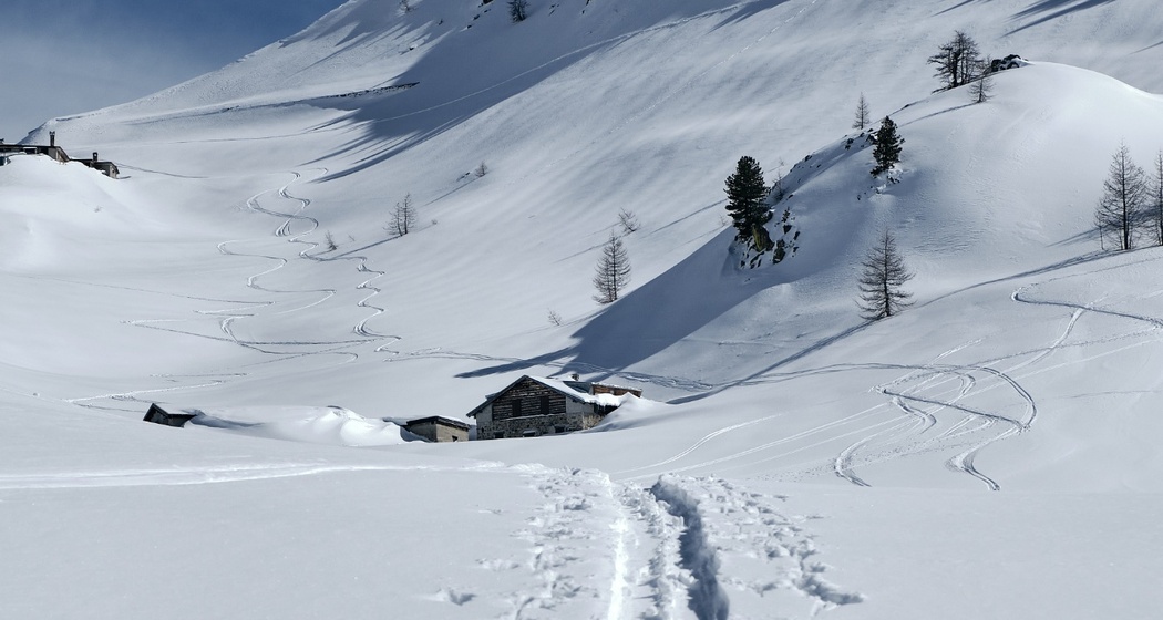 Sonnenaufgangsschneeschuhtour Peaks Place Laax - Curnius (oua_623237536_image)