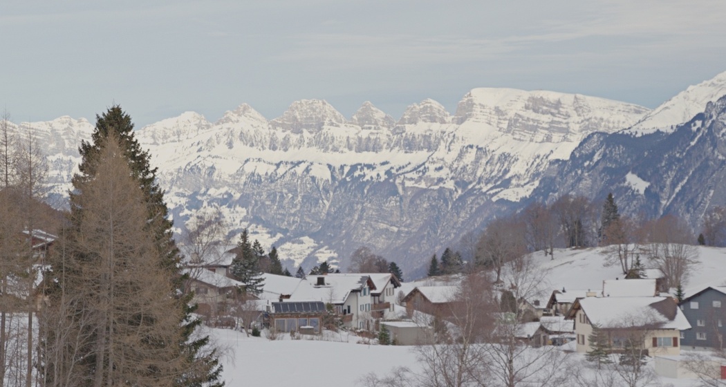 Blick auf die Churfirsten vom Winterwanderweg aus
