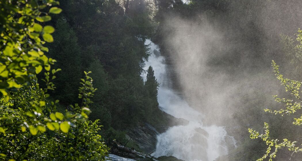 Wasserfall in Surlej (oua_624720827_image)