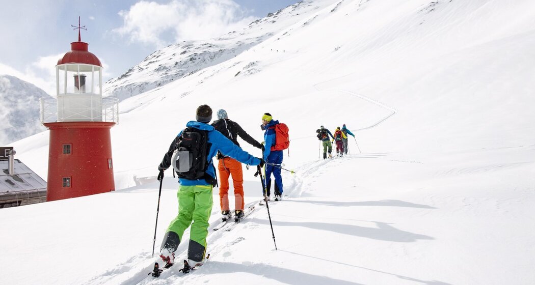 Start beim Leuchtturm auf dem Oberalppass