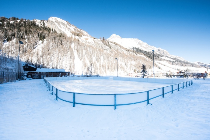 Pista di ghiaccio naturale Splügen (oua_624897921_image)