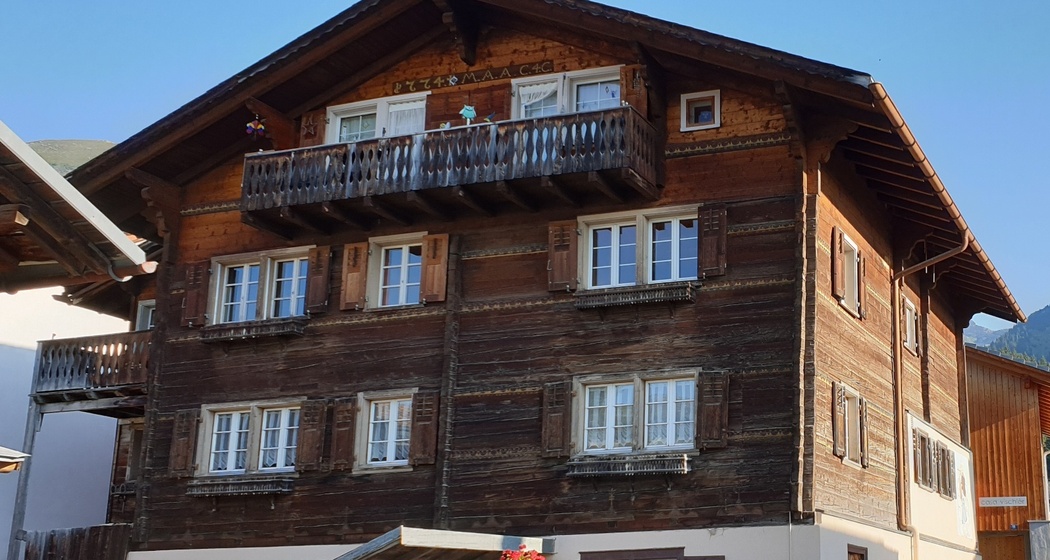 Ferienwohnung Cuort Cavegn Brigels, Aussenansicht Sommer