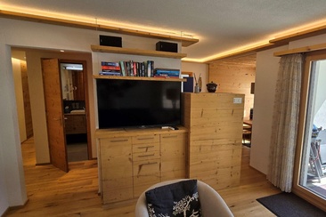 Sideboard mit Fernseher