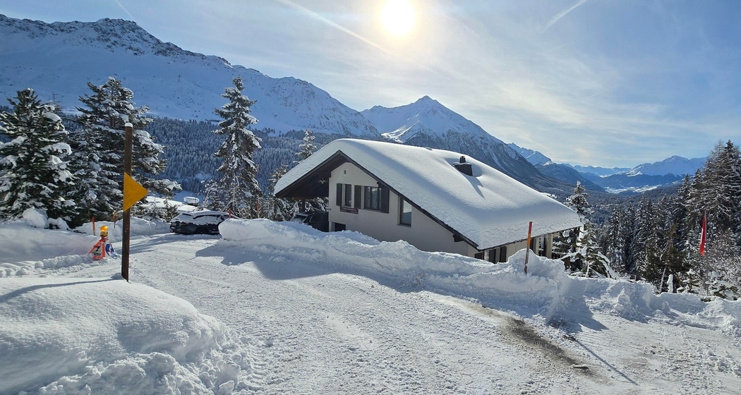 Strassenblick auf Haus