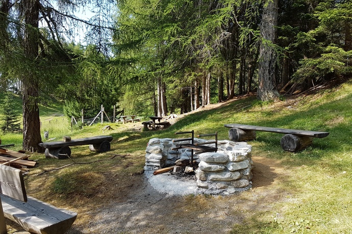 Plaun Graund fireplace (oua_626037125_image)