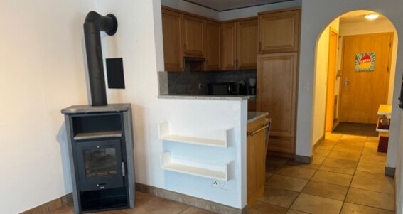 Wohnzimmer mit Kamin