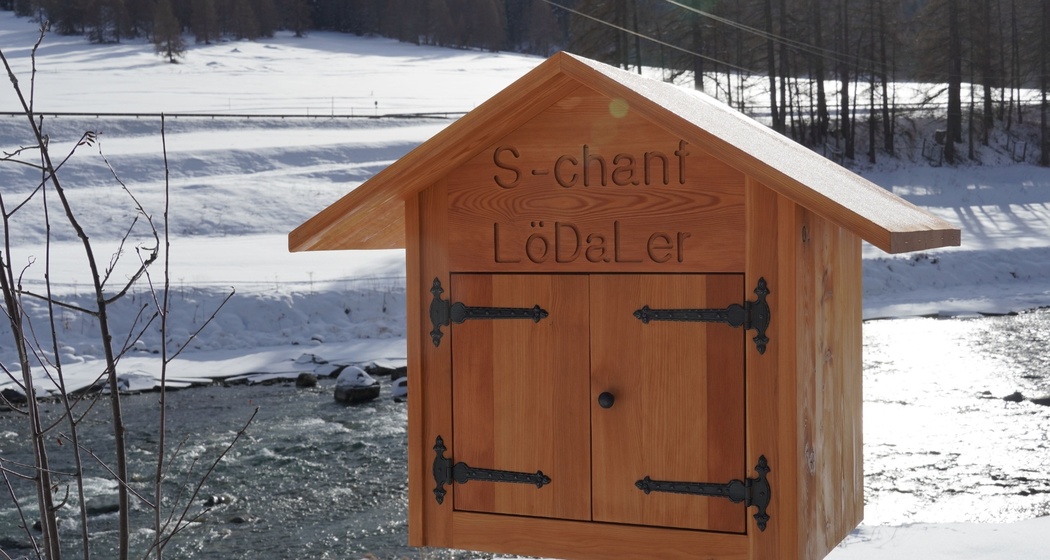 Sitzbank Punt da Crap «Lö Da Ler – Lesebank» (oua_627481233_image)