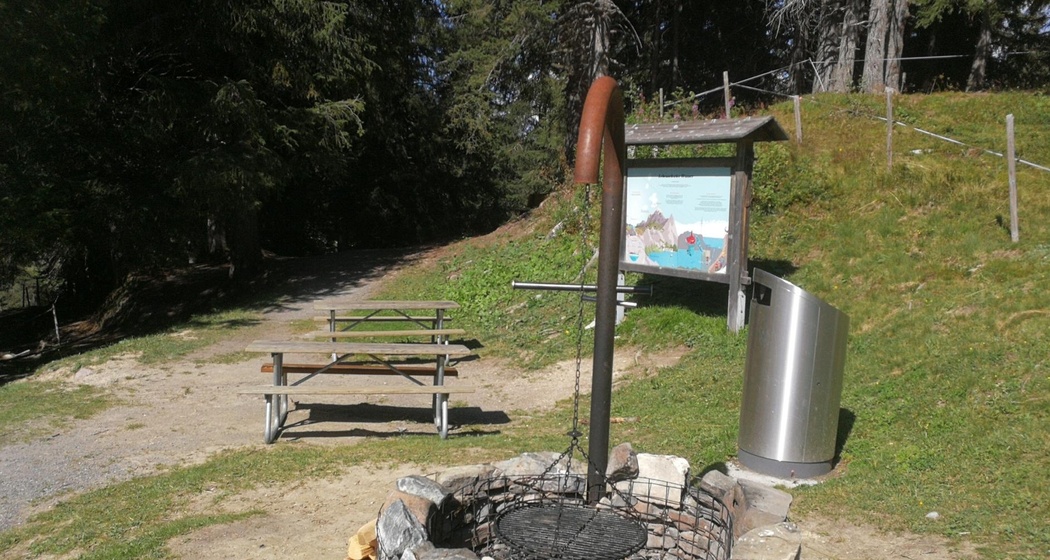 Feuerstelle unterhalb Valos