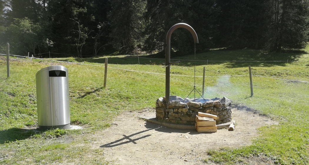 Feuerstelle unterhalb Valos