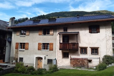 Aussenansicht Chesa Liun Eingang/Garten