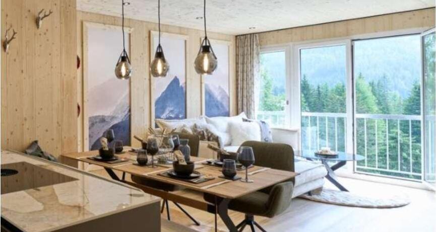 Wohn- und Esszimmer und Französischer Balkon Richt
