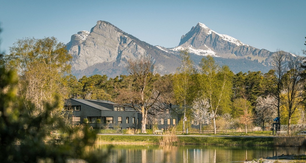 Giessenpark Bad Ragaz mit Blick auf Gonzen und Gauschla