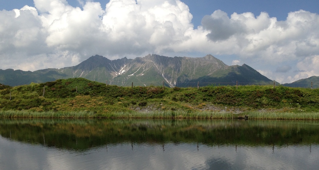 Bischolsee mit Piz Fess und Güner Horn im Hintergrund