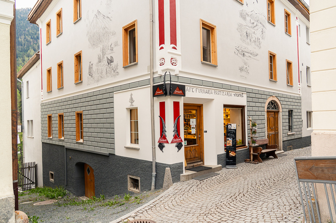 Aussenansicht der Bäckerei Konditorei Giacometti in Lavin