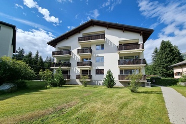 Aussenansicht, Wohnung liegt mitte rechts