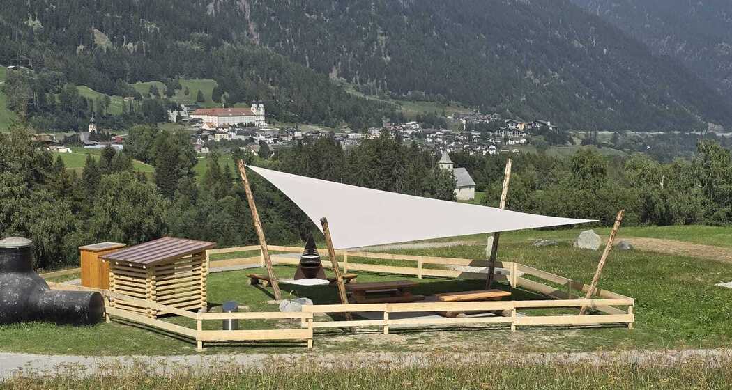 Feuerstelle Ragisch mit Blick nach Disentis