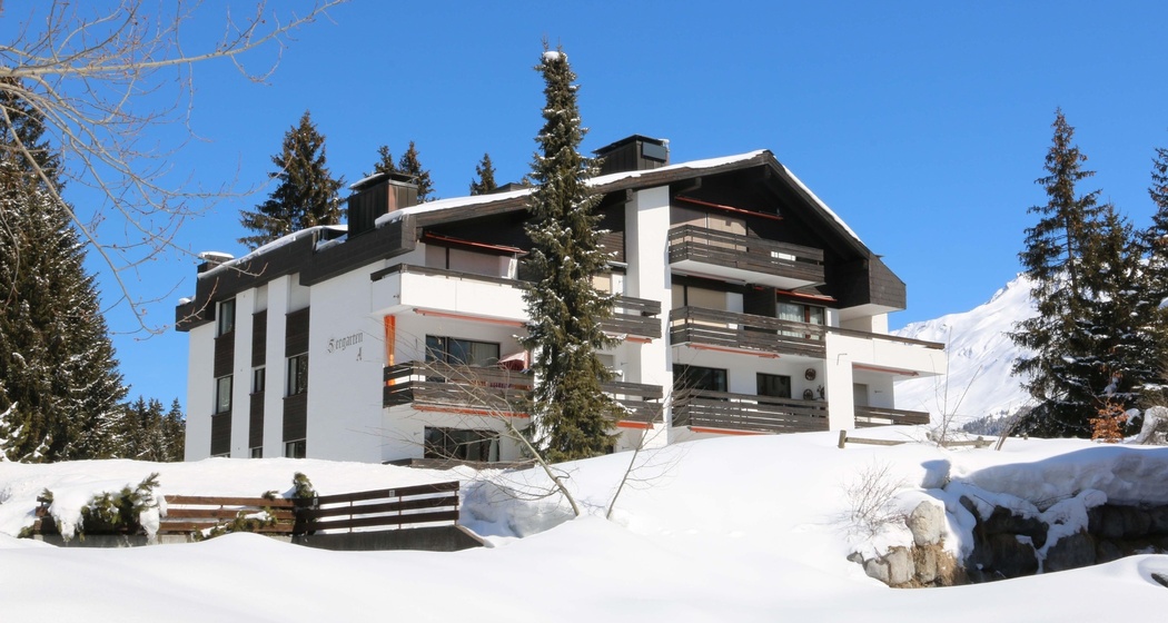 Hausseite, wo sich die Wohnung befindet