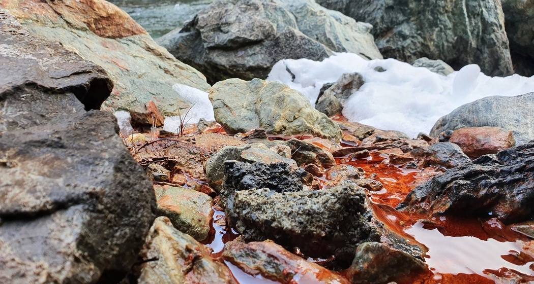 Das Mineralwasser der Funtana d'En fliesst nach kurzer Strecke in den Inn