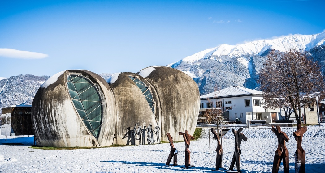 Steinkirche Cazis im Winter