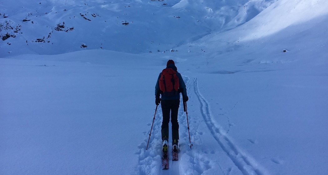 Start auf den Guggernüll mit Blick auf den Piz Tambo