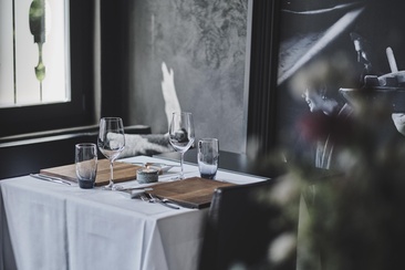 Gedecketer Tisch im Scalottas Terroir