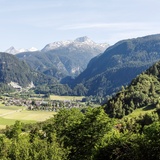 La ruine du château de Cagliatscha perchée au-dessus du Schams