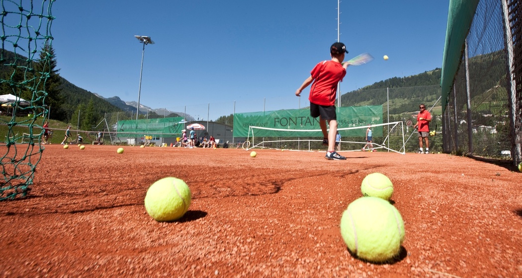 Unterricht Kinder Tennisplatz Gurlaina
