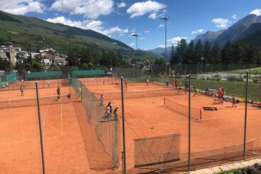 Gurlaina tennis court