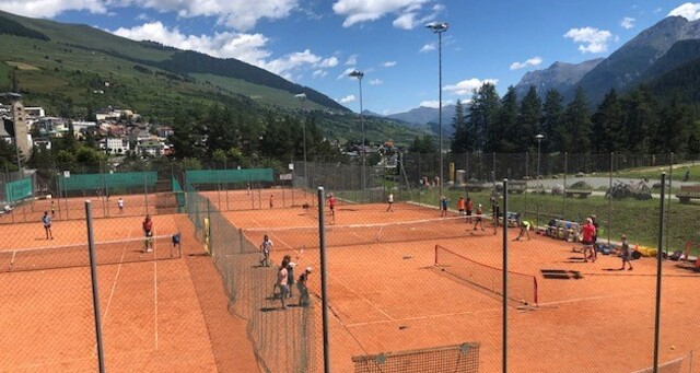 Tennisplatz Gurlaina