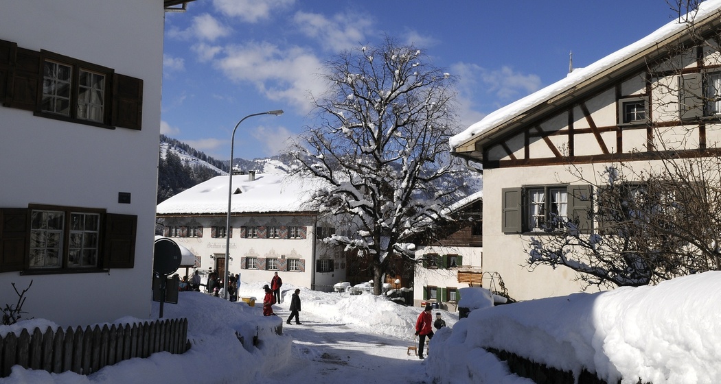 Wunderbare Patrizierhäuser bilden den Dorfkern