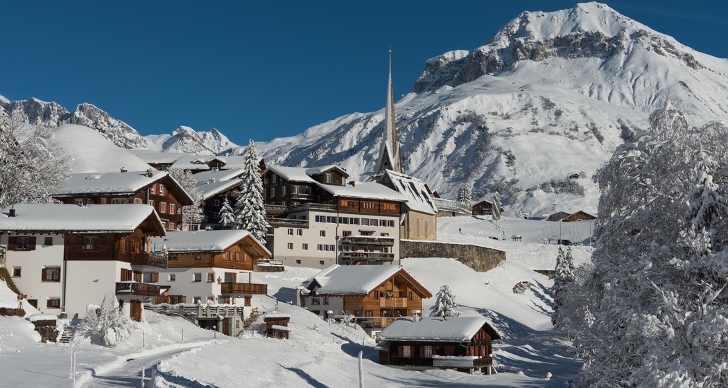 Das Bergsteiger Dorf im Winterkleid