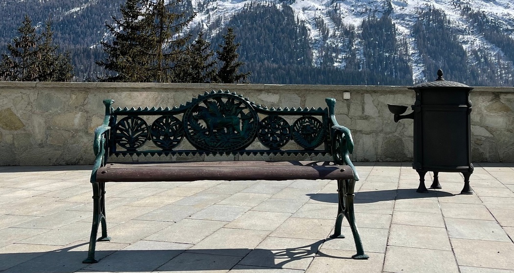 Sitzbänke Carlton Hotel (oua_67453714_image)