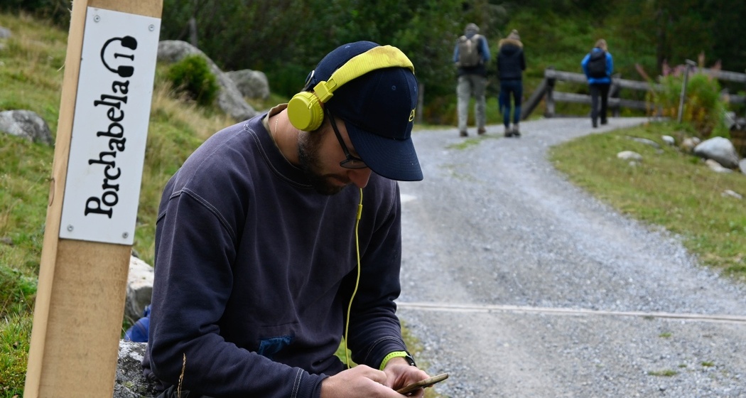 Wanderhörbuch Porchabella – Vogel der Freiheit. Start in Chants beim ersten Posten.