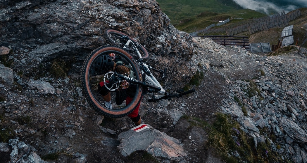 Zu Fuss den Berg hoch - das letzte Stück muss getragen werden