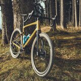 Des pneus similaires à ceux de VTT conviennent pour le Gravel.