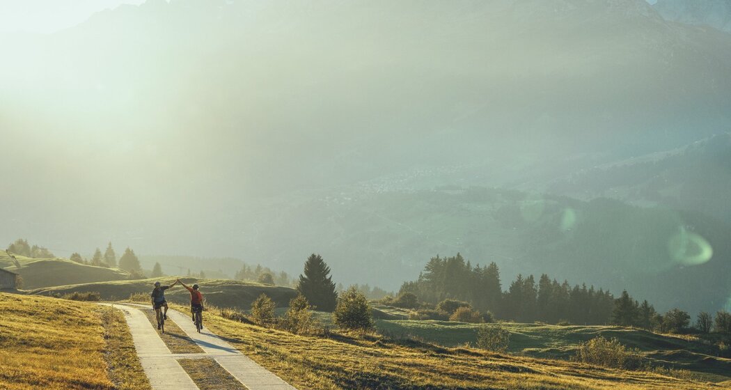 Schöne Aussichten von Obersaxen zu den Brigelserhörner.