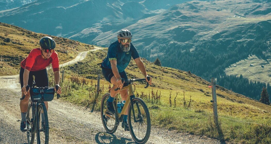 Wild in die Pedalen treten und gleichzeitig die Aussicht geniessen.