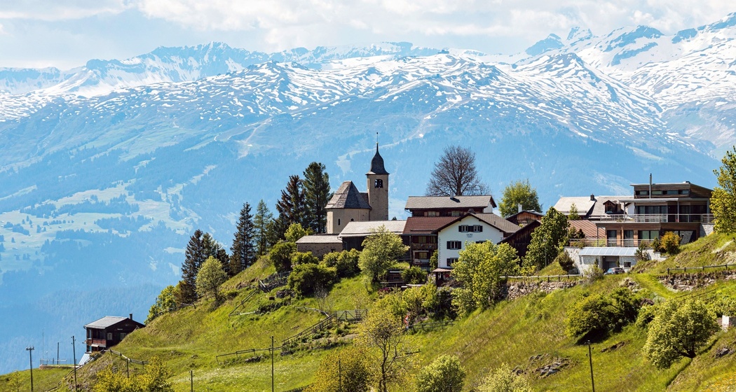 Reformierte Kirche Feldis im Sommer