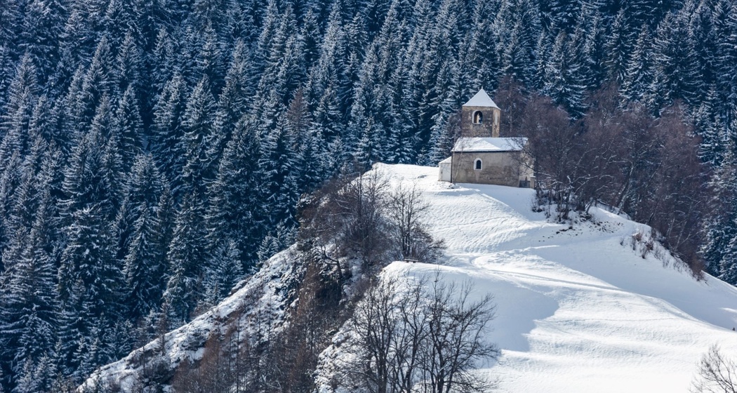 Reformierte Kirche Casti im Winter