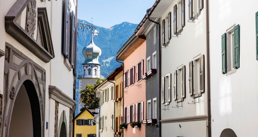Die Kirche Thusis vom Altdorf aus