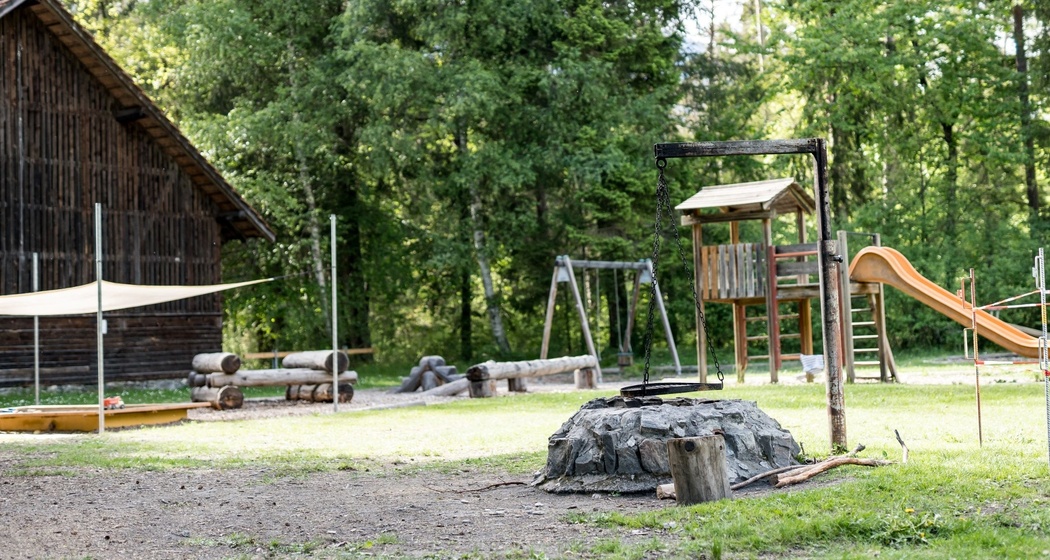Feuerstelle und Spielplatz Allee Fürstenau