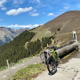Blick von der Alp Bischola zum Piz Signina und Piz Fess im Safiental