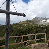 Gipfel mit Seilbahnstation Cuolm da Vi