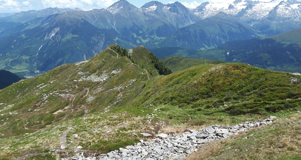 Unser Weg links des Grates