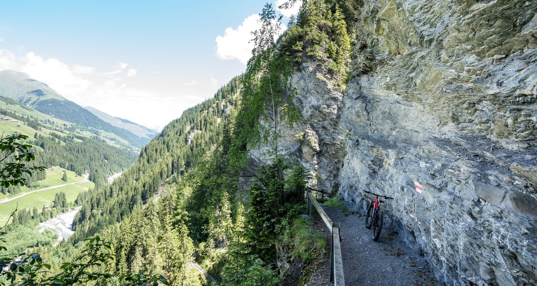 Aussicht ins Safiental vom Trail Glaspass - Safien Platz