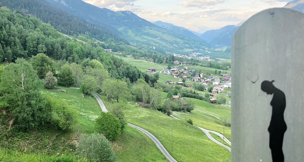 Abschnitt des Sagenweges in Sumvitg.